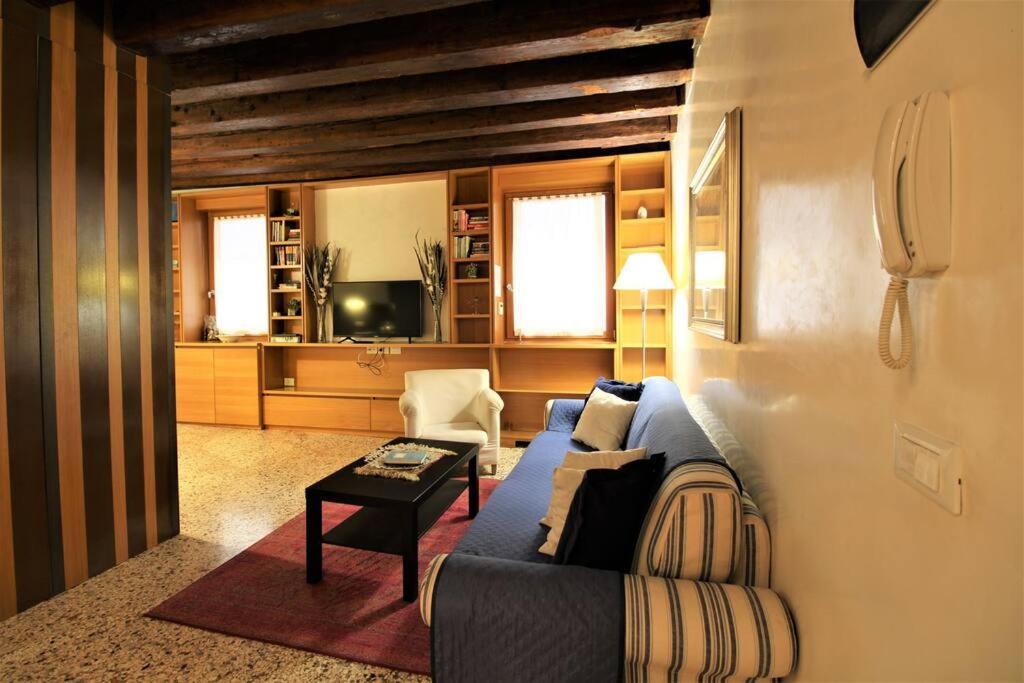 San Marco Charming Apartment With Canal View Βενετία Εξωτερικό φωτογραφία