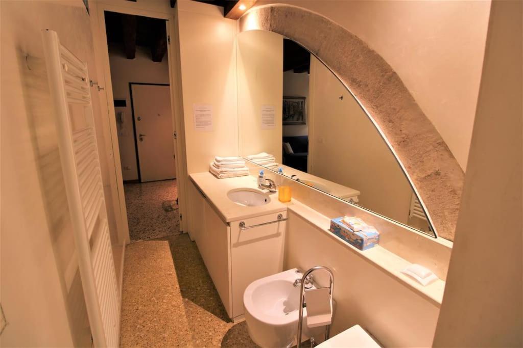 San Marco Charming Apartment With Canal View Βενετία Εξωτερικό φωτογραφία